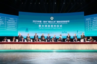 La ceremonia de firma de los principales proyectos tuvo lugar el 18 de abril. (PRNewsfoto/Xinhua Silk Road)