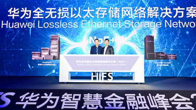 Kevin Hu, presidente de la línea de productos de comunicación de datos de Huawei, y Peter Zhou, presidente de la línea de productos de TI de Huawei, lanzan conjuntamente NoF+ (PRNewsfoto/Huawei)